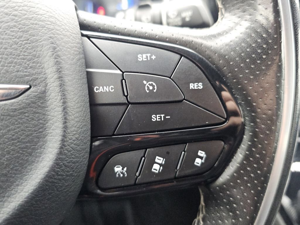 Used 2019 Chrysler Pacifica Limited FWD image 11