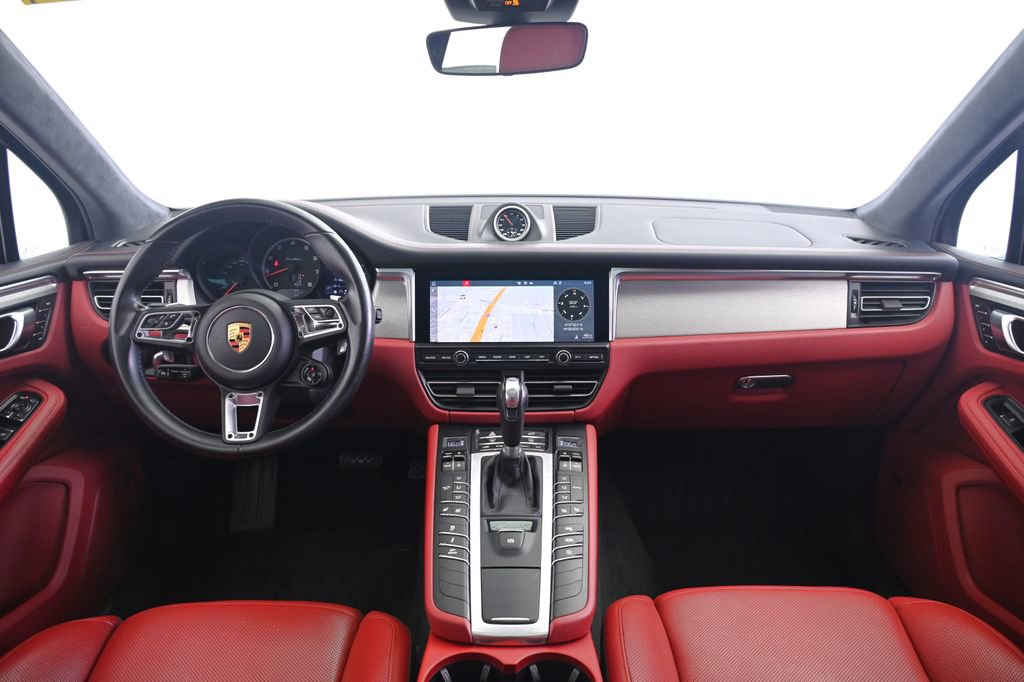 Certified 2021 Porsche Macan Turbo image 32