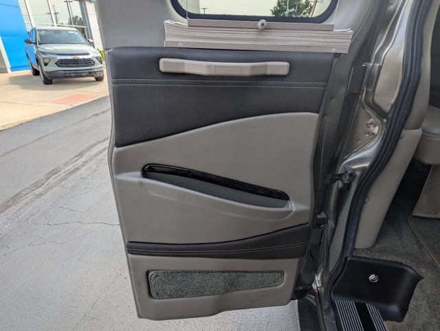Used 2019 Chevrolet Express 2500 RWD image 17
