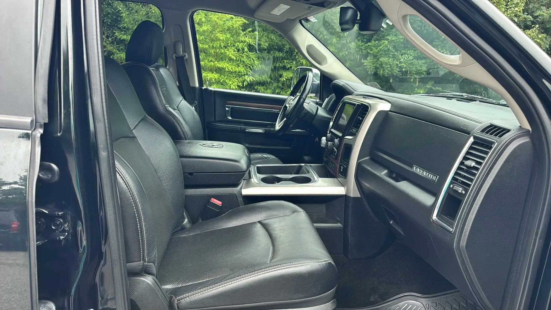 Used 2016 RAM 1500 Laramie w/ Convenience Group image 11