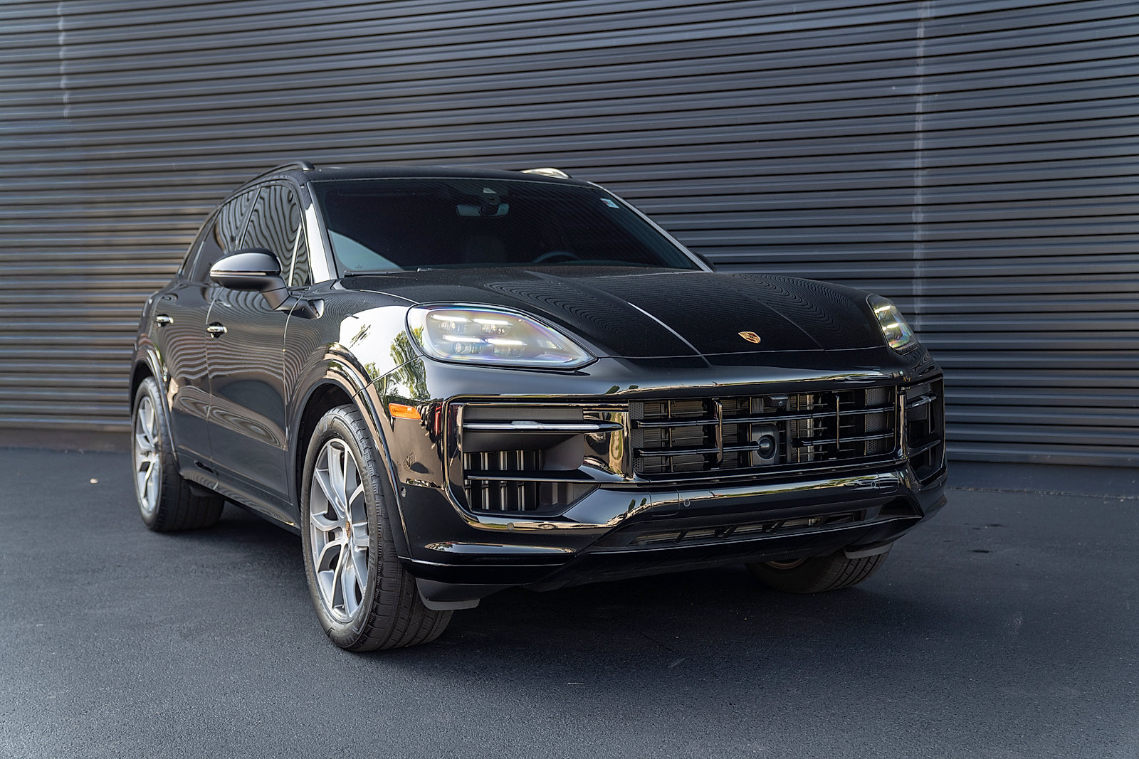 Certified 2025 Porsche Cayenne AWD/4WD image 26