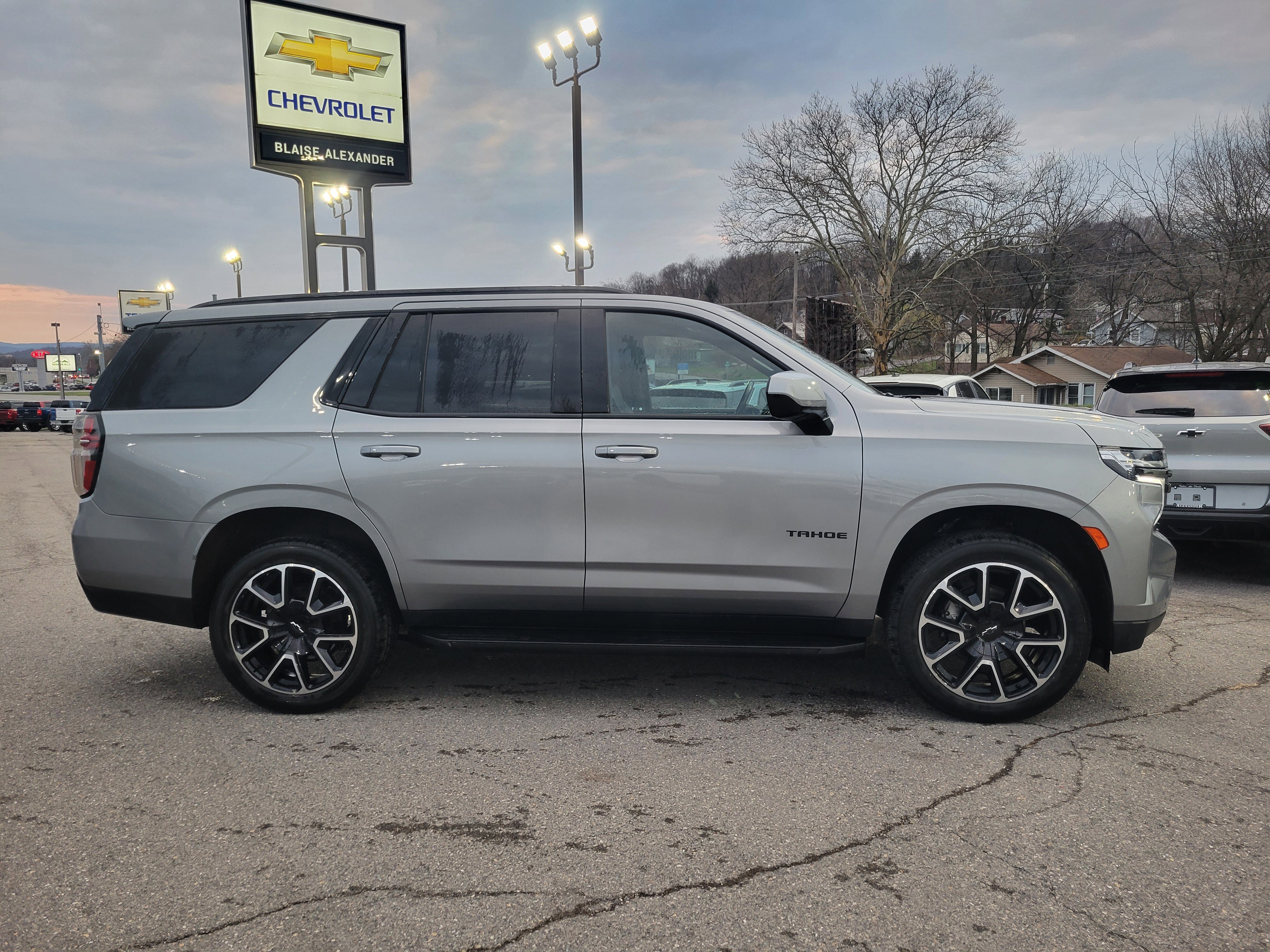 Used 2023 Chevrolet Tahoe RST AWD/4WD image 2