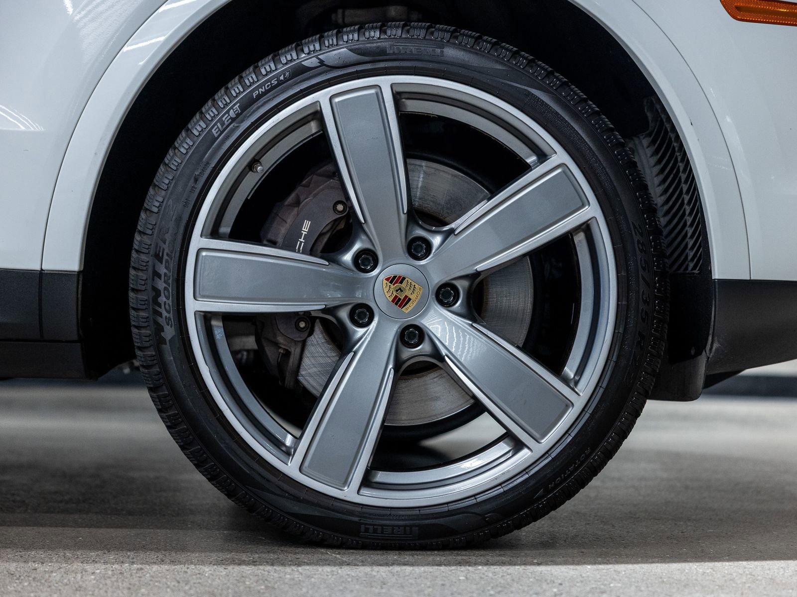 Certified 2023 Porsche Cayenne Platinum Edition image 21