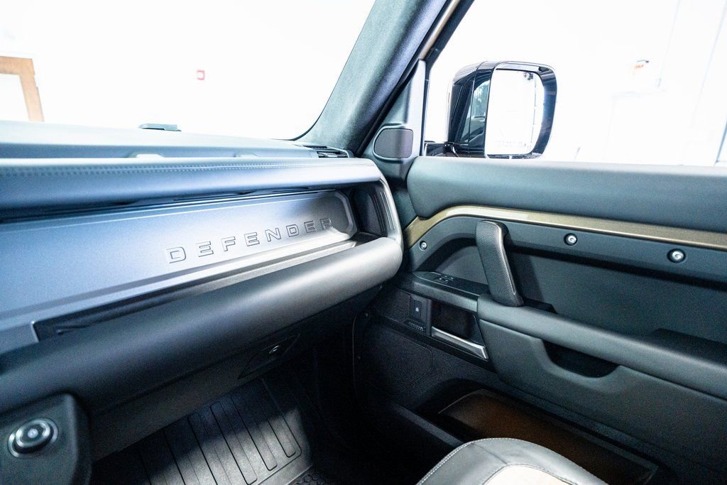 Used 2025 Land Rover Defender 110 X image 53