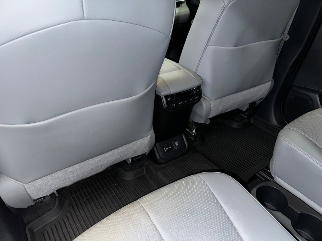 Used 2024 Toyota Highlander Platinum image 21