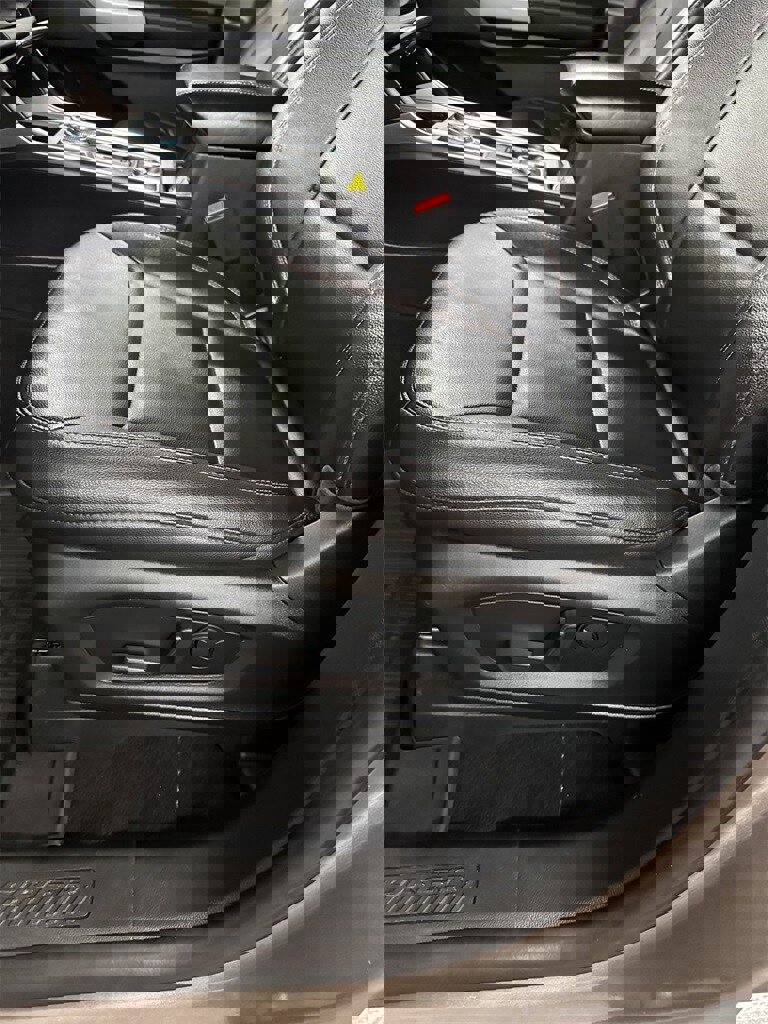 Used 2021 Ford Explorer XLT w/ Equipment Group 202A image 13