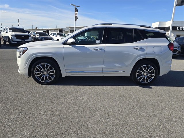 Used 2023 GMC Terrain Denali w/ Denali Premium Package image 8