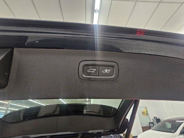 Used 2021 Volvo XC90 T5 Momentum w/ Climate Package AWD/4WD image 39