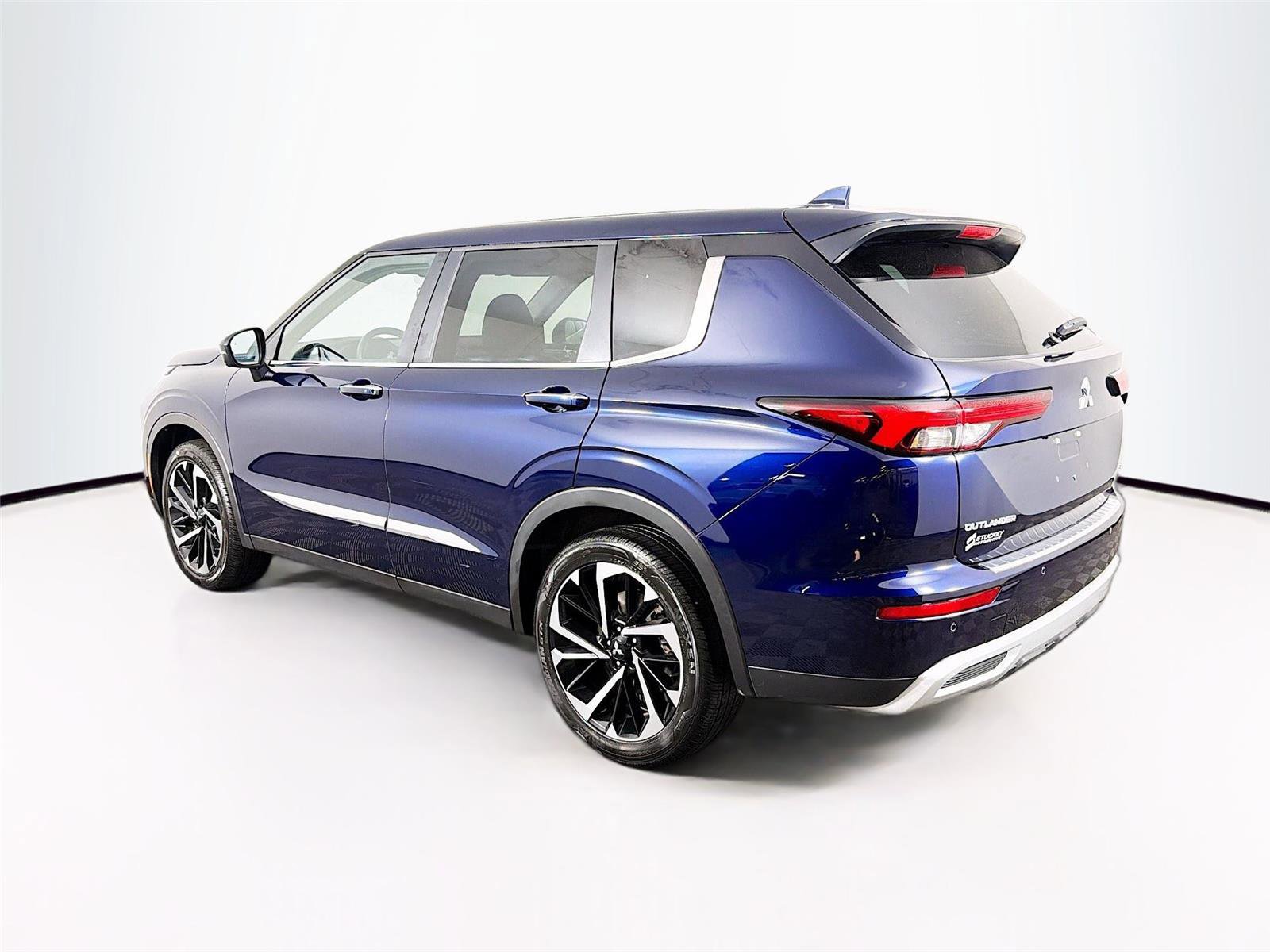 Used 2024 Mitsubishi Outlander SE AWD/4WD image 5