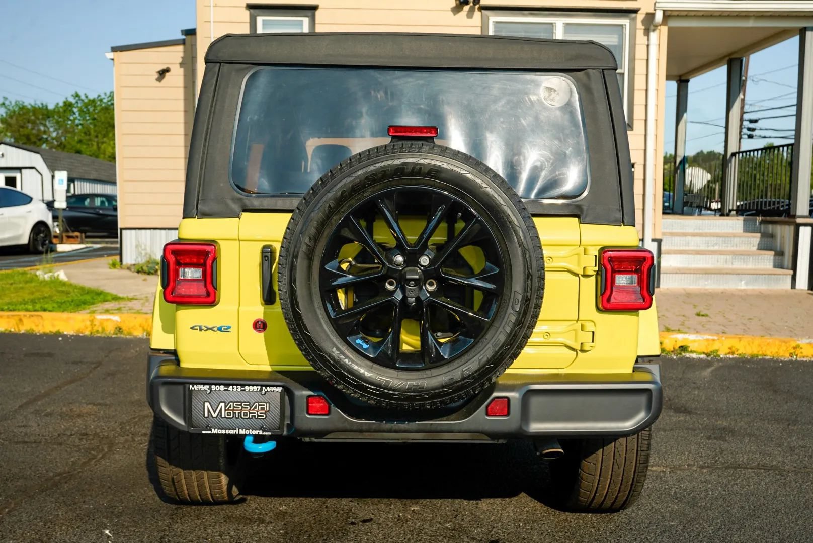 Used 2023 Jeep Wrangler Unlimited Sahara w/ Cold Weather Group AWD/4WD image 6