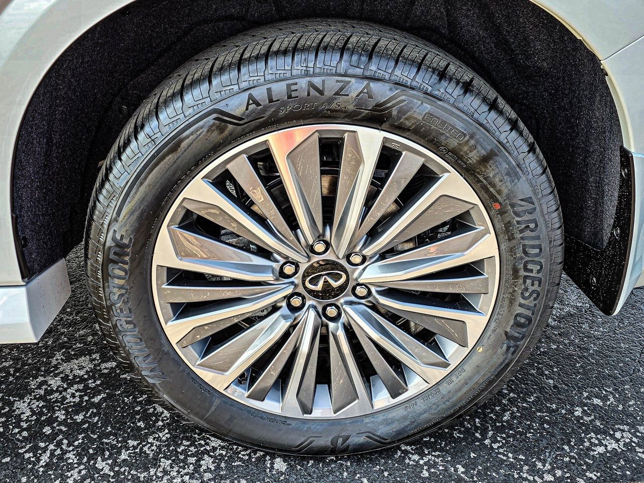 New 2026 INFINITI QX80 Luxe image 10