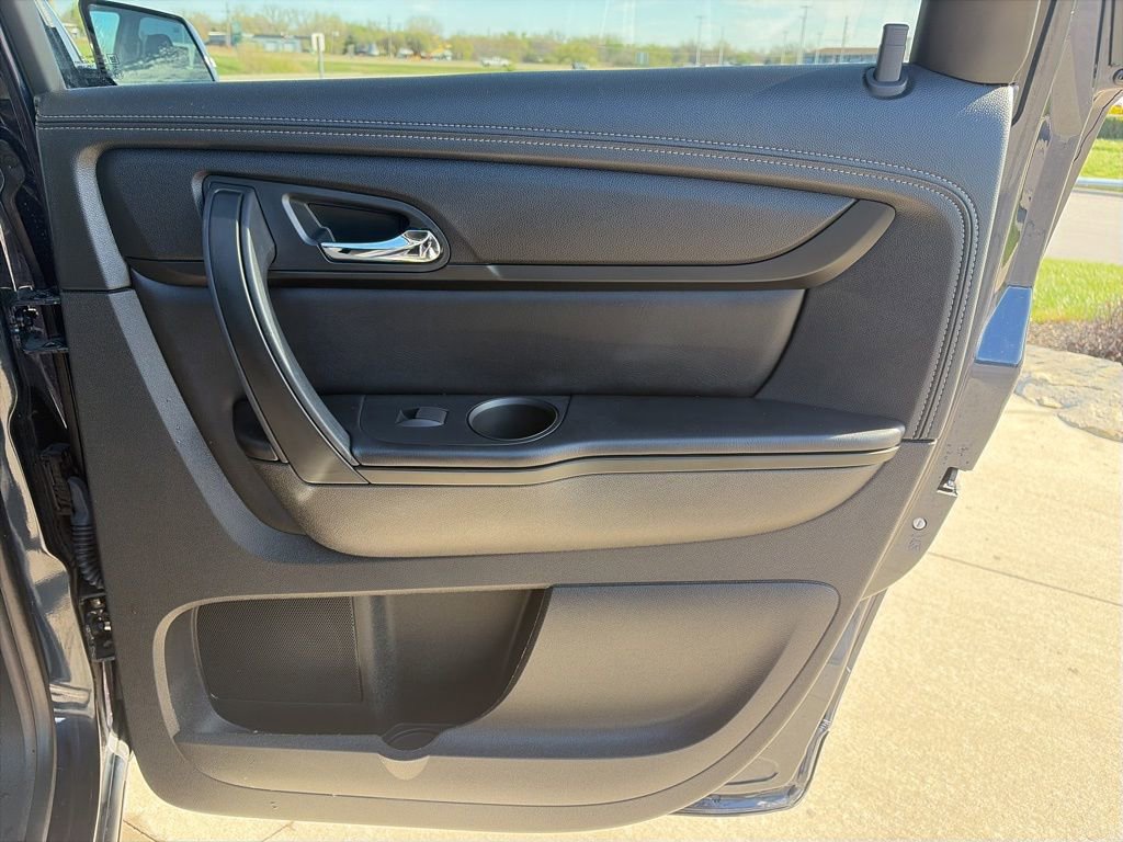 Used 2015 Chevrolet Traverse LT w/ Style and Technology Package image 31