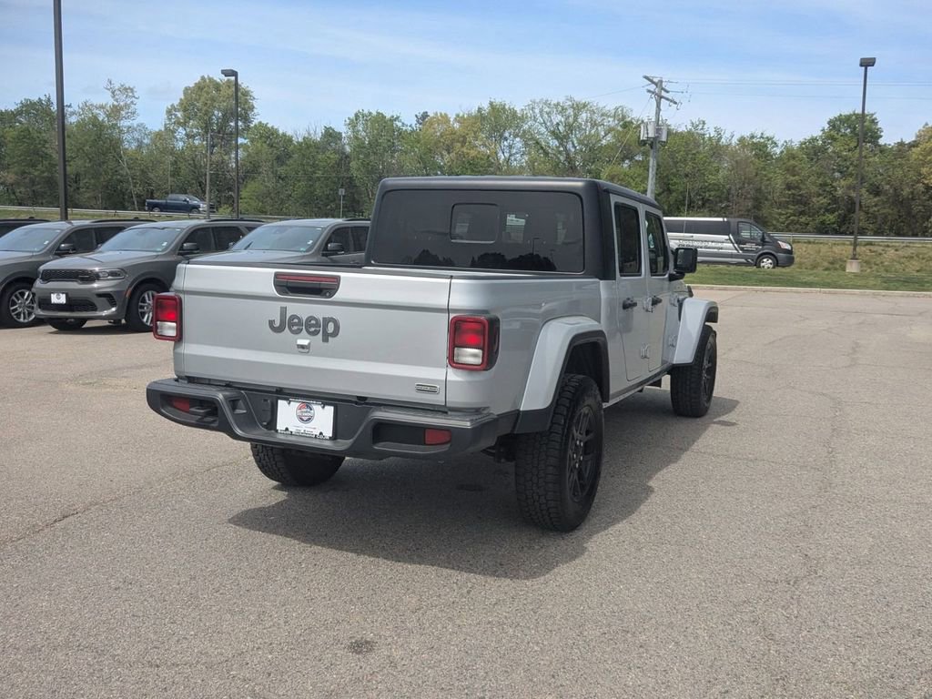 Used 2023 Jeep Gladiator Overland image 5