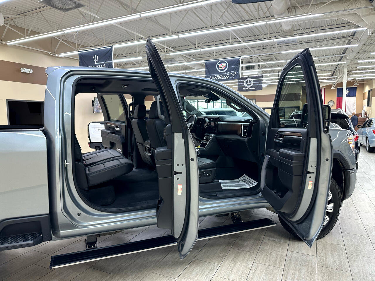 Used 2024 GMC Sierra 2500 Denali w/ Denali Reserve Package image 12