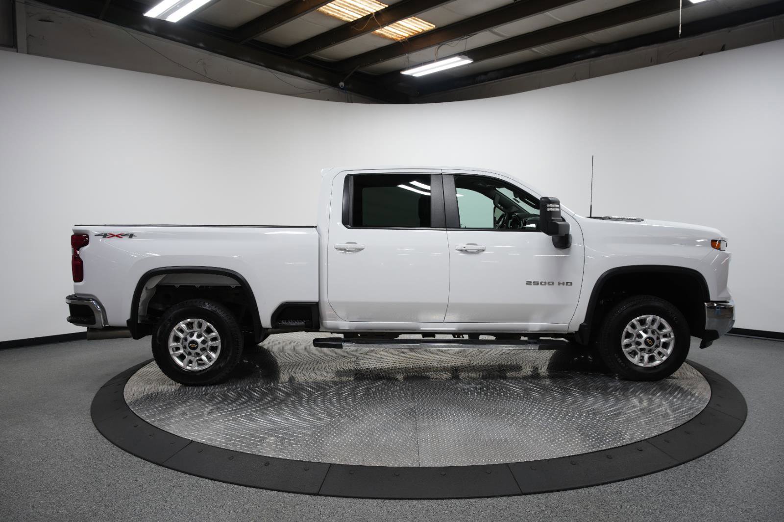 Used 2025 Chevrolet Silverado 2500 LT w/ Convenience Package image 9