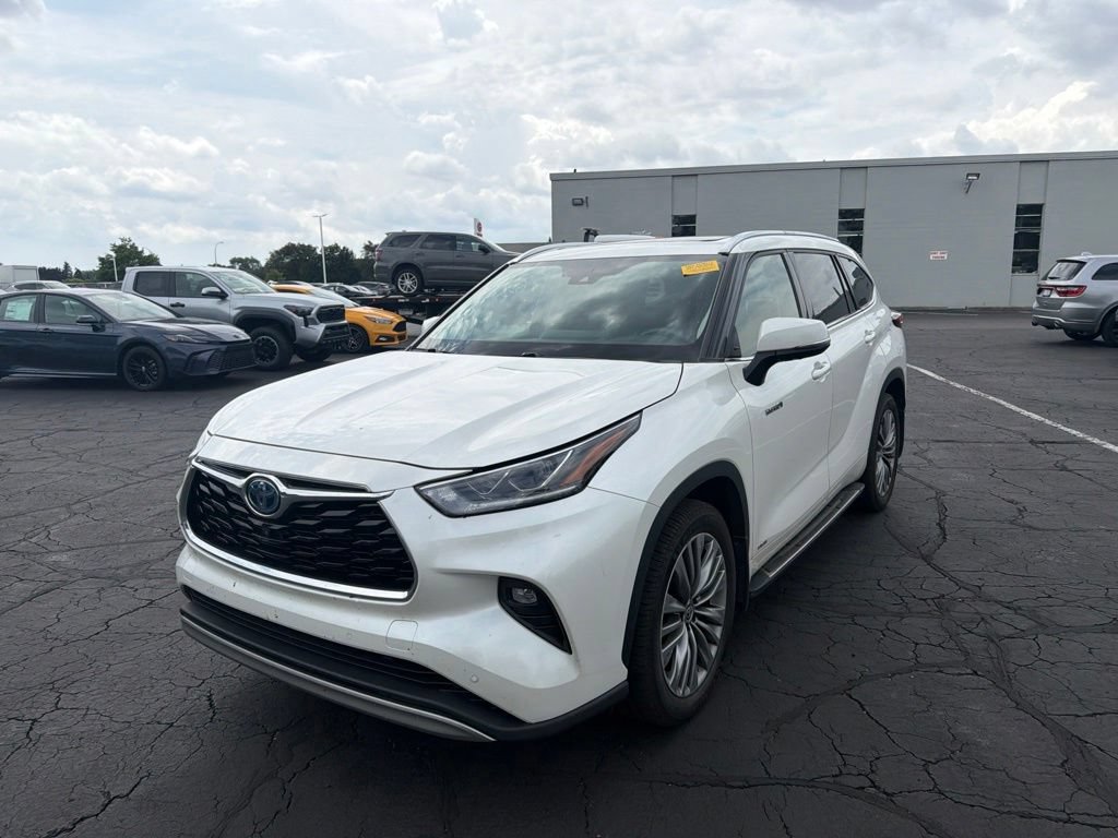 Used 2021 Toyota Highlander Platinum AWD/4WD image 2