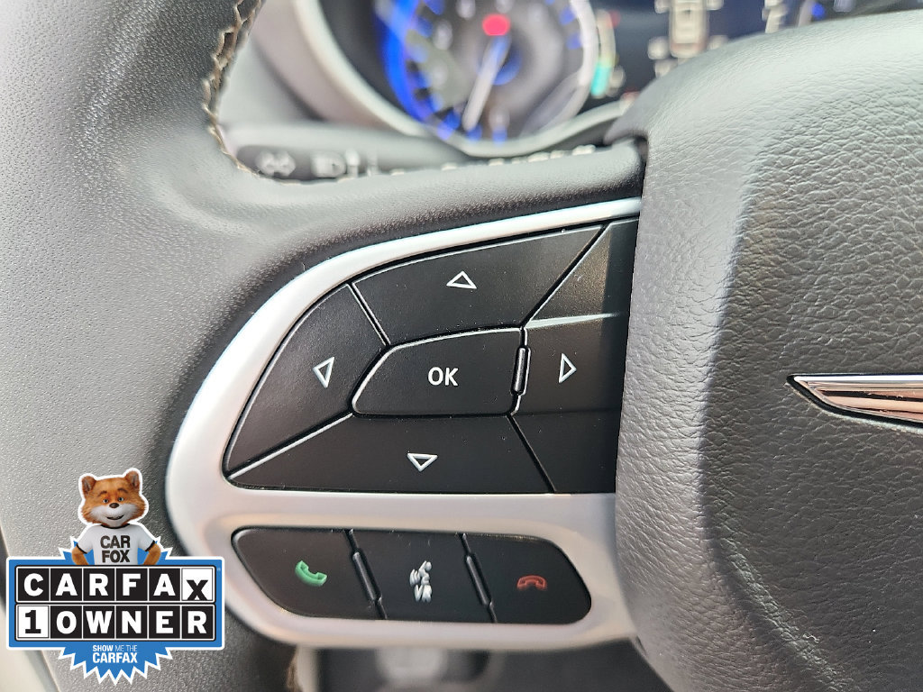 Used 2024 Chrysler Pacifica Touring-L FWD image 21