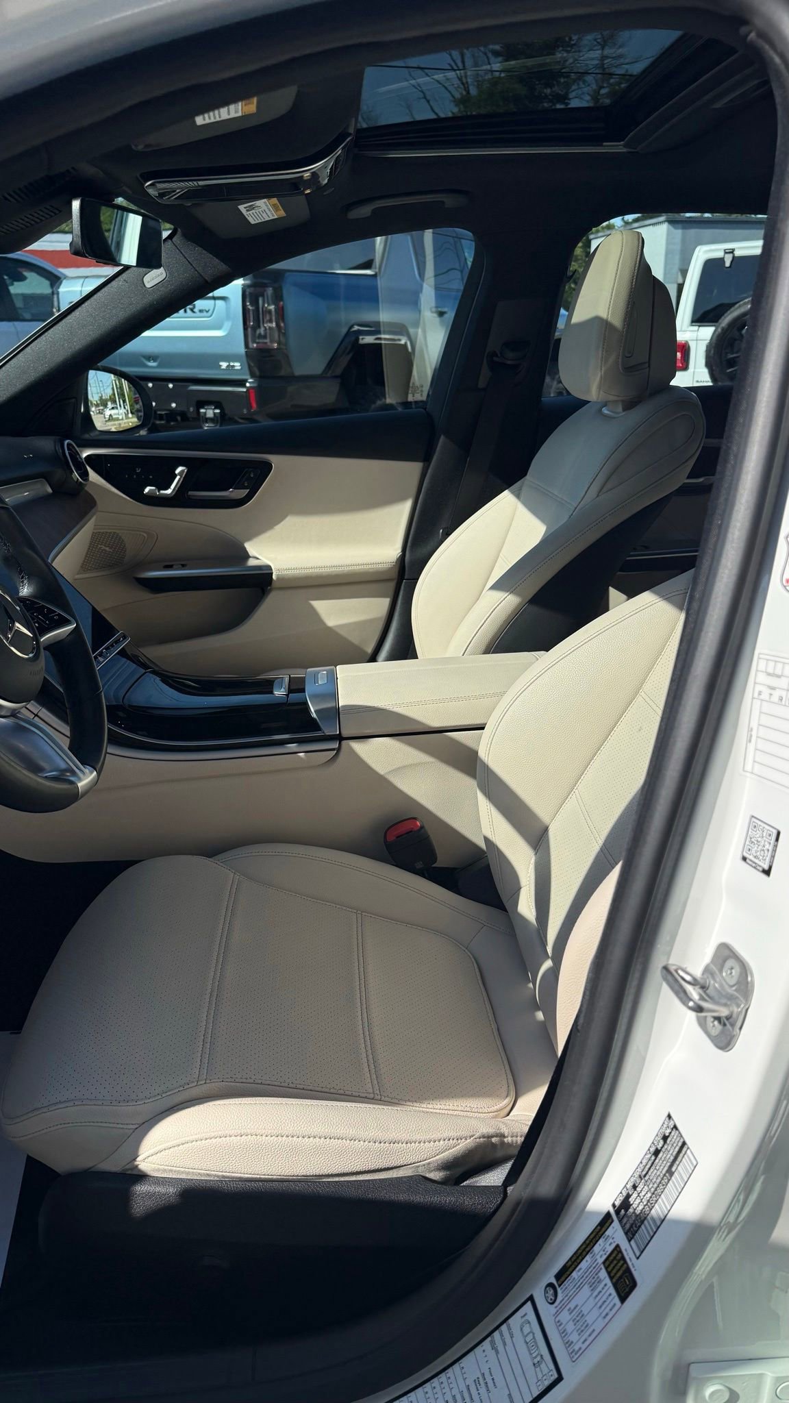 Used 2025 Mercedes-Benz C 300 Sedan image 32