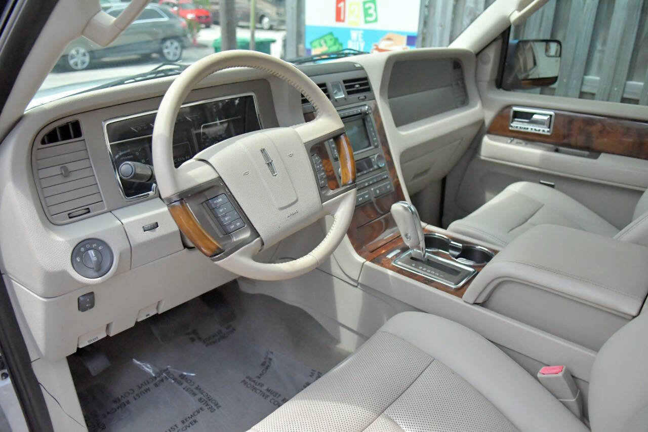 Used 2014 Lincoln Navigator Base 4x2 4dr SUV image 26