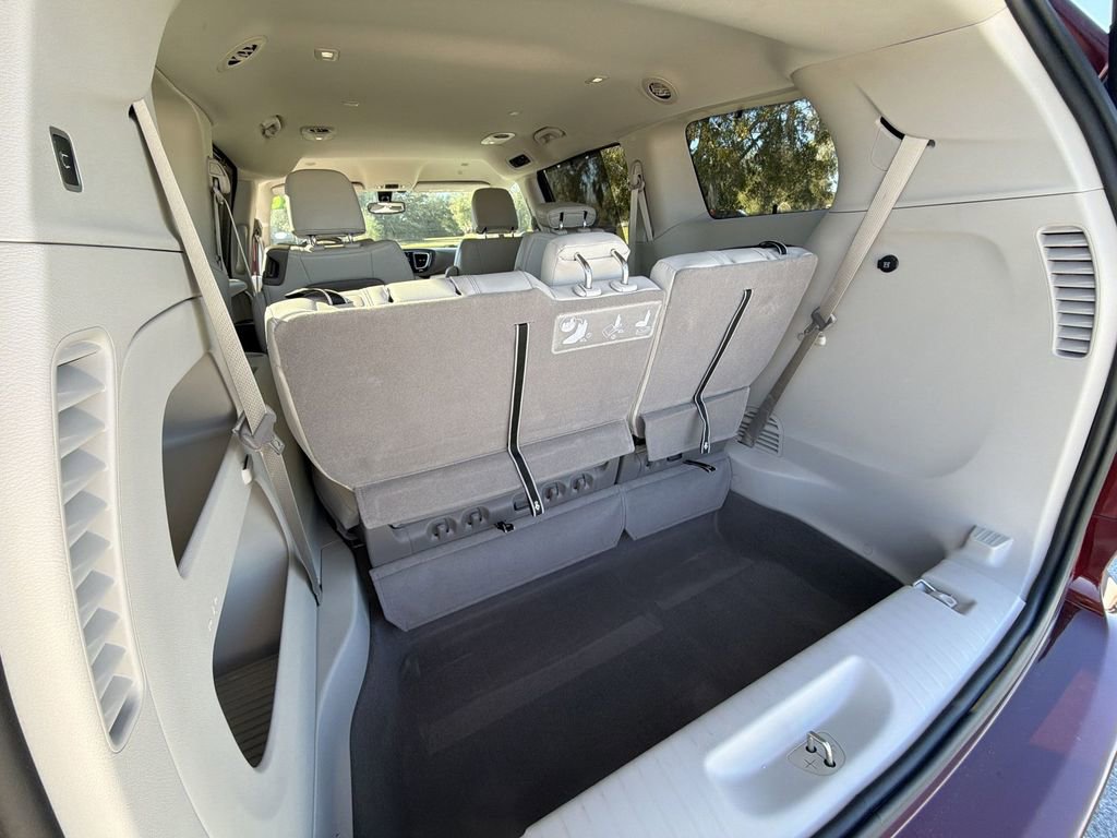 Used 2020 Chrysler Pacifica Touring-L image 13