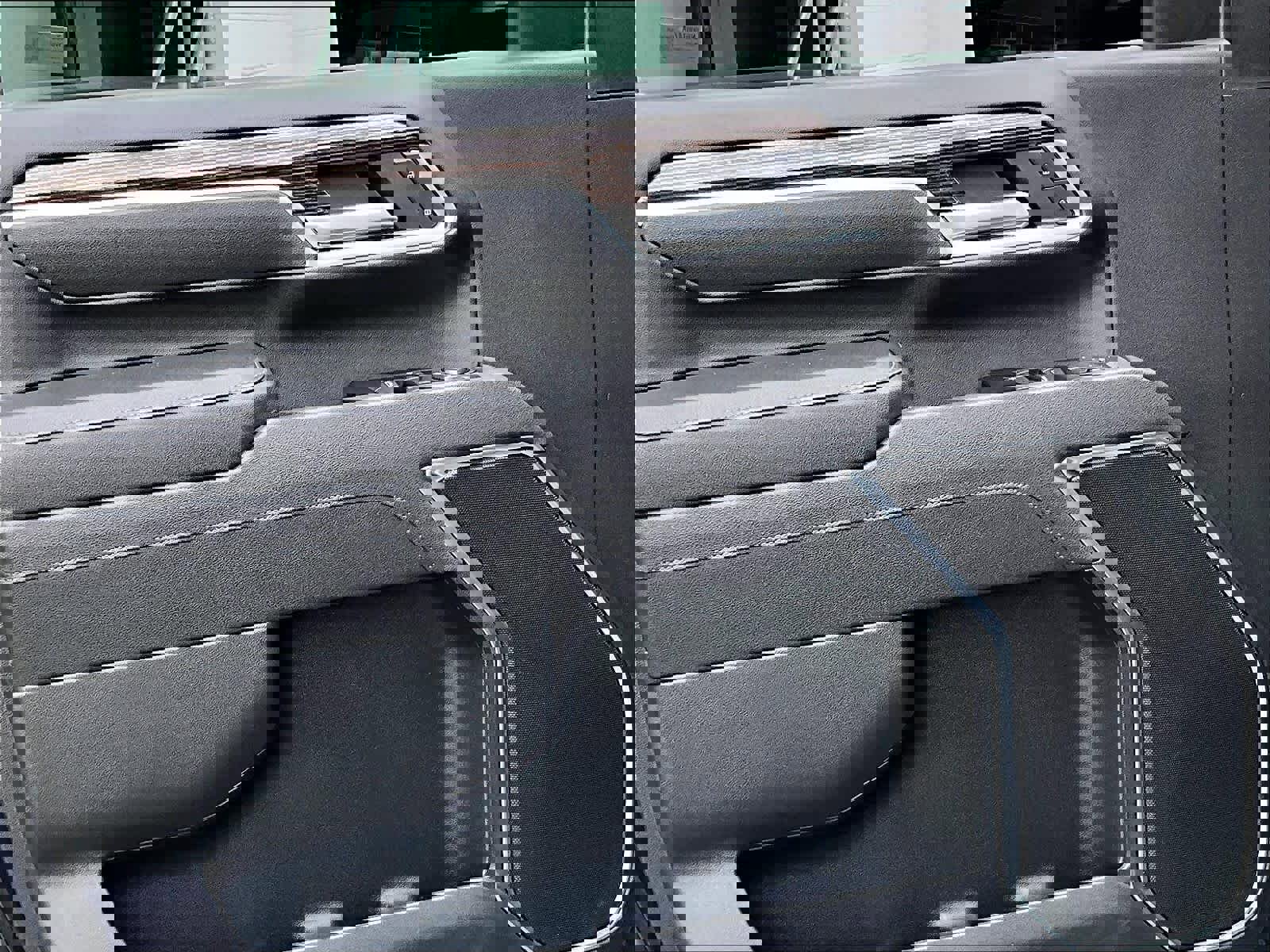 Used 2025 GMC Sierra 2500 SLE w/ SLE Convenience Package image 9