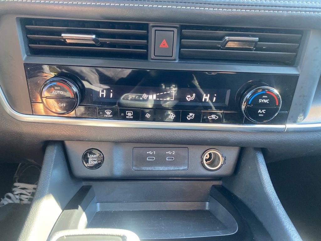 Used 2024 Nissan Rogue SV image 23