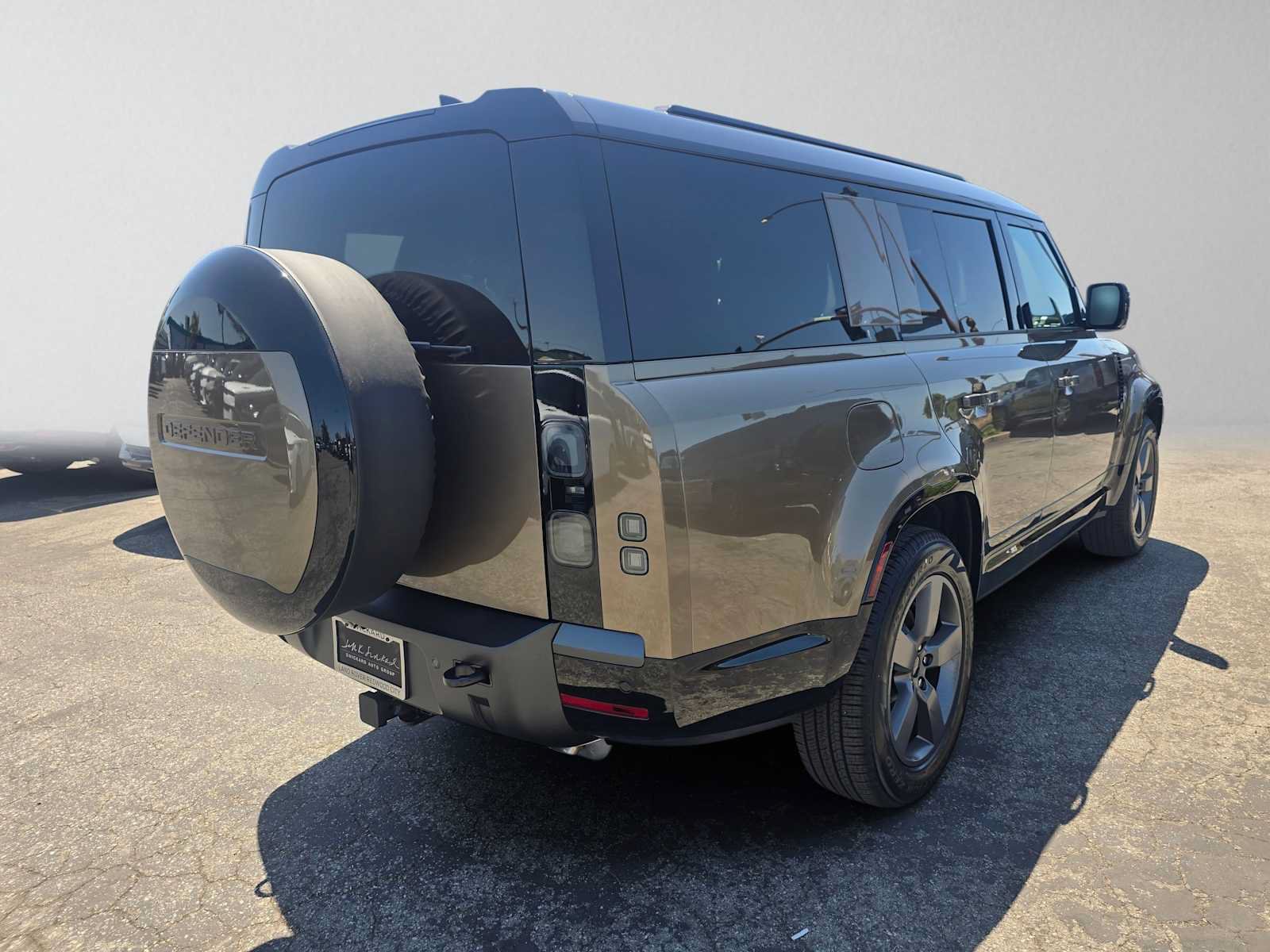 New 2026 Land Rover Defender 130 X-Dynamic SE AWD/4WD image 5