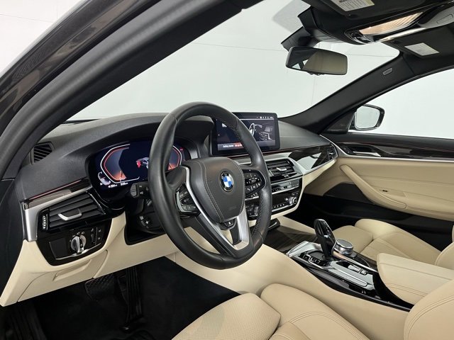 Used 2023 BMW 530i xDrive w/ Premium Package image 9