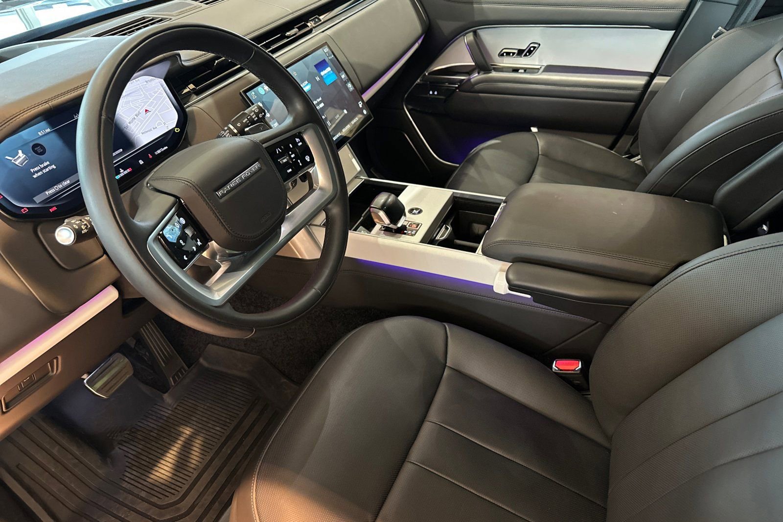 Used 2025 Land Rover Range Rover SV image 10