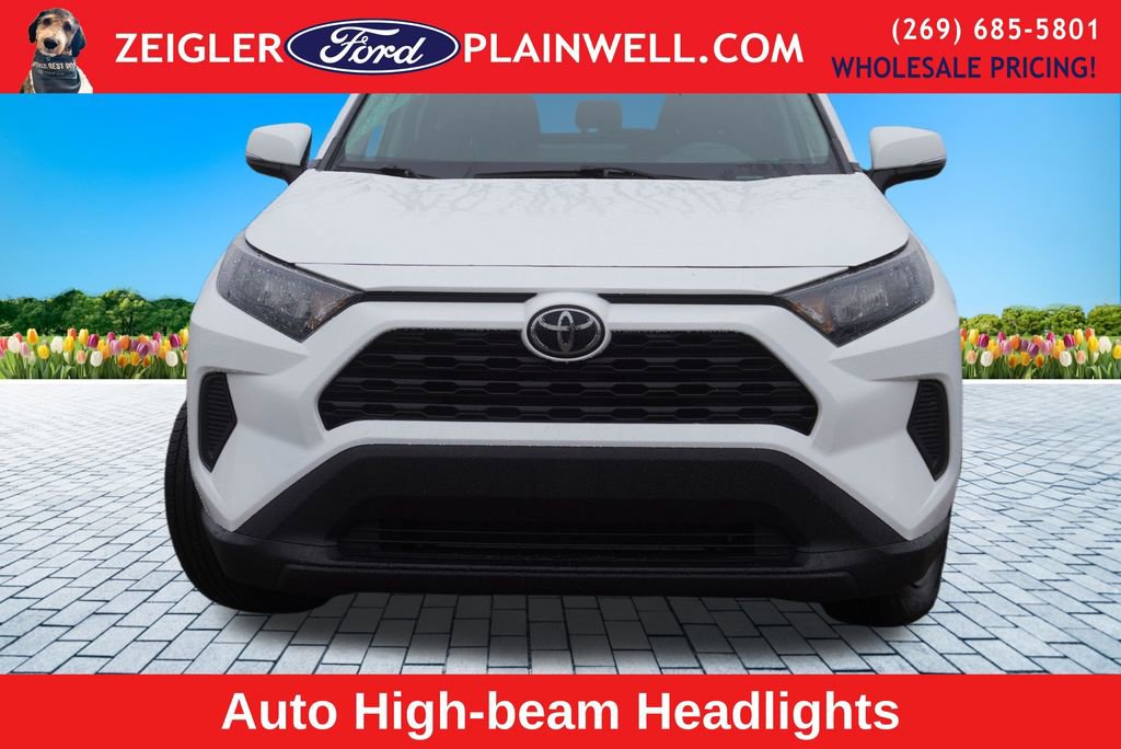 Used 2021 Toyota RAV4 LE image 8