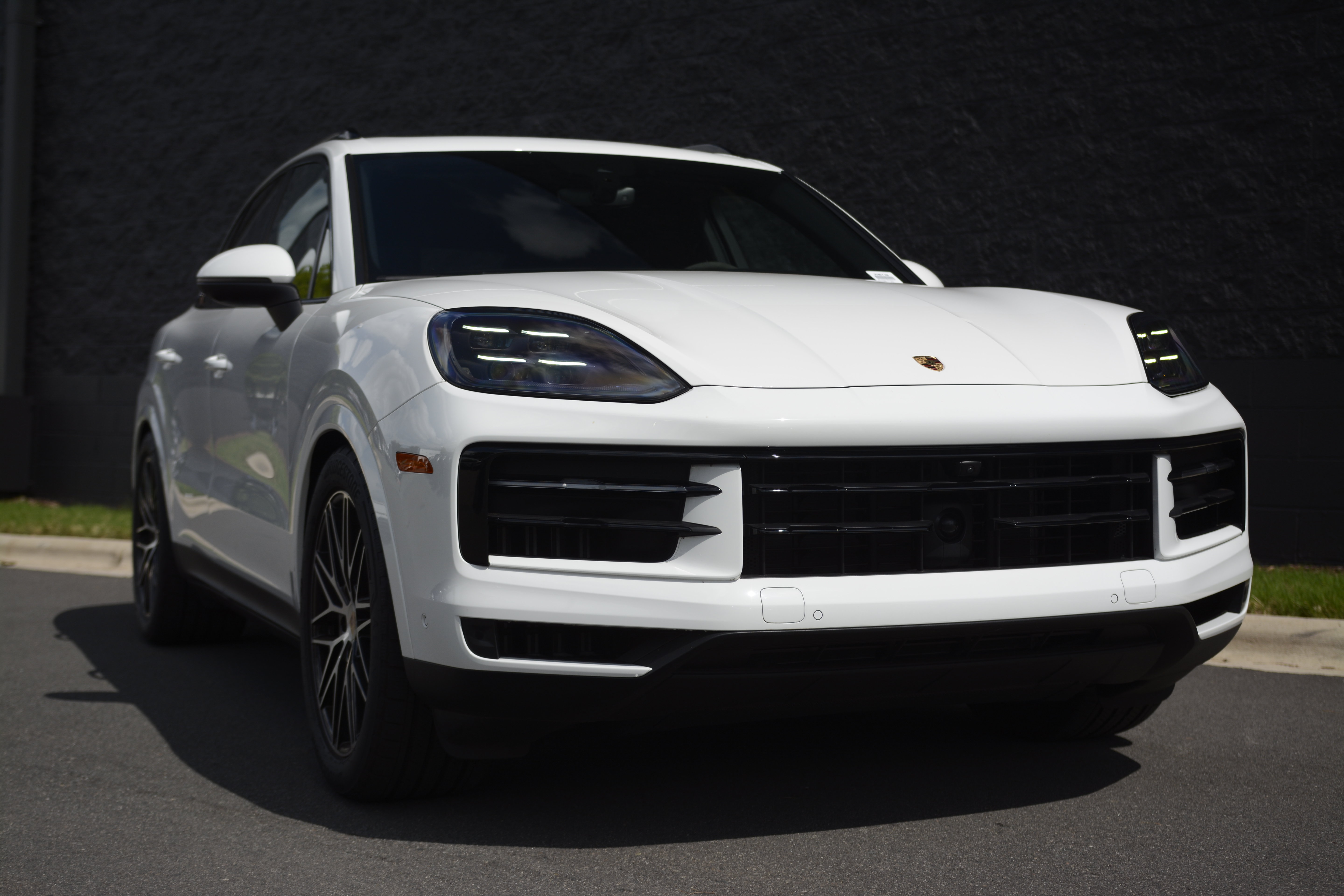 Certified 2025 Porsche Cayenne AWD/4WD image 9