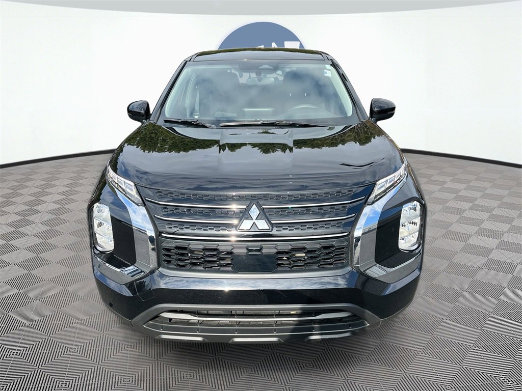 Used 2024 Mitsubishi Outlander ES image 2