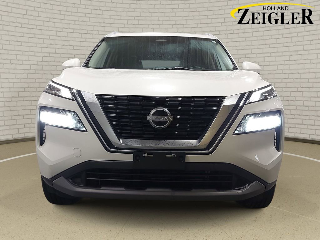 Used 2023 Nissan Rogue SV w/ SV Premium B Package image 2