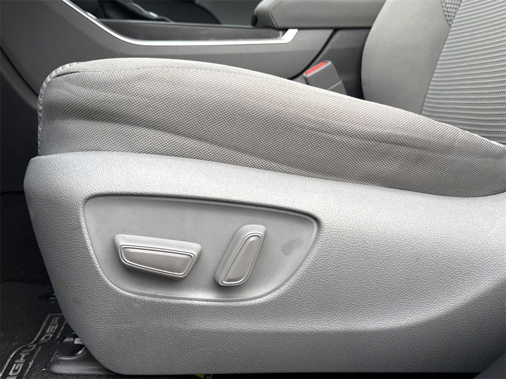 Used 2021 Toyota Highlander LE image 26