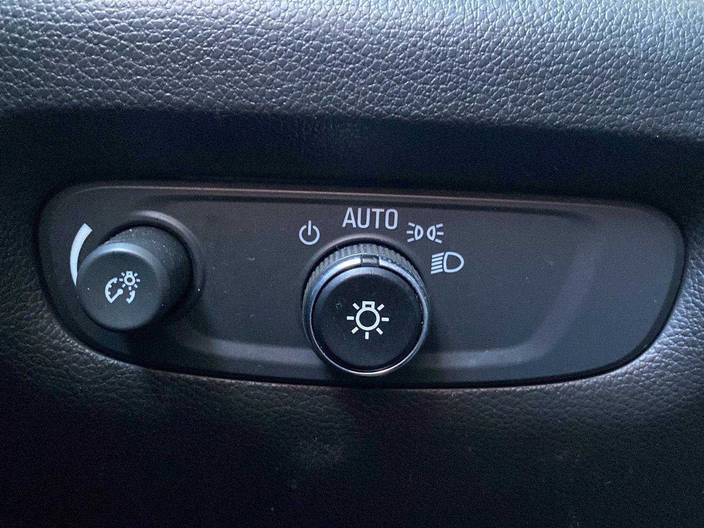 Used 2020 Chevrolet Traverse LS image 30