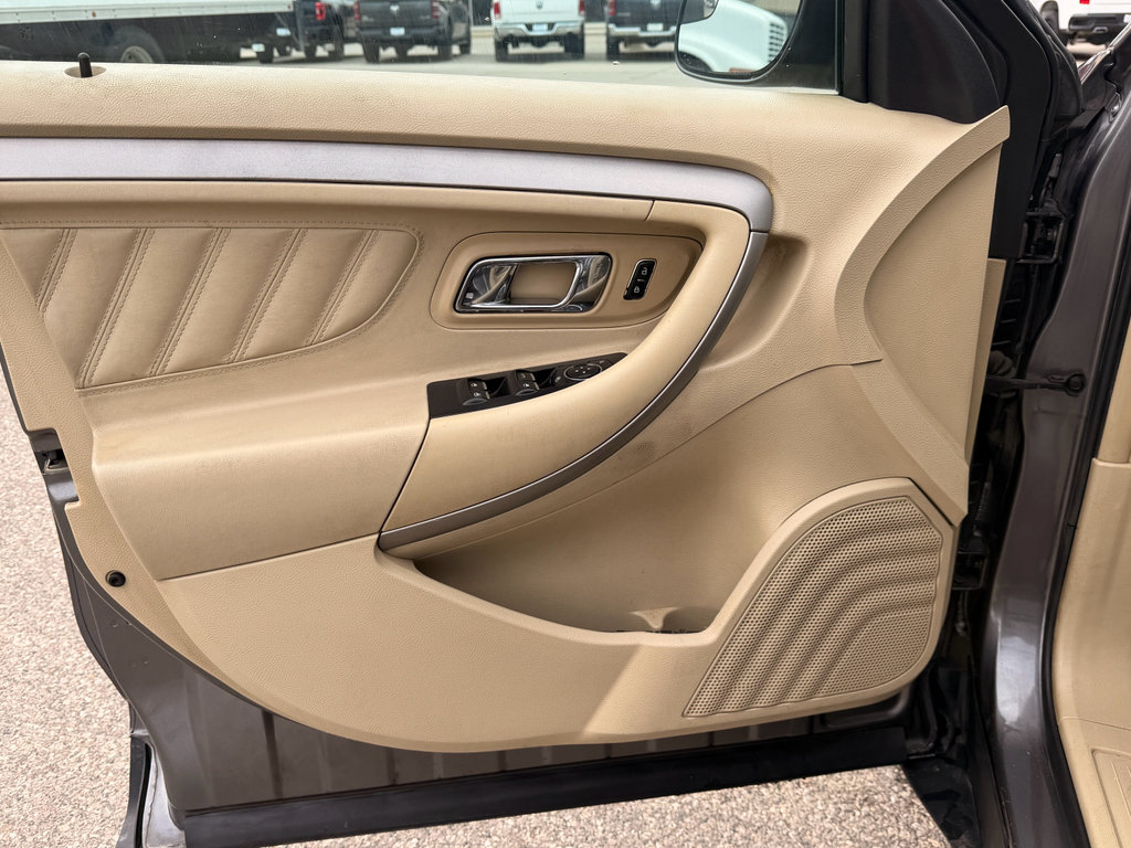 Used 2013 Ford Taurus SE FWD image 10