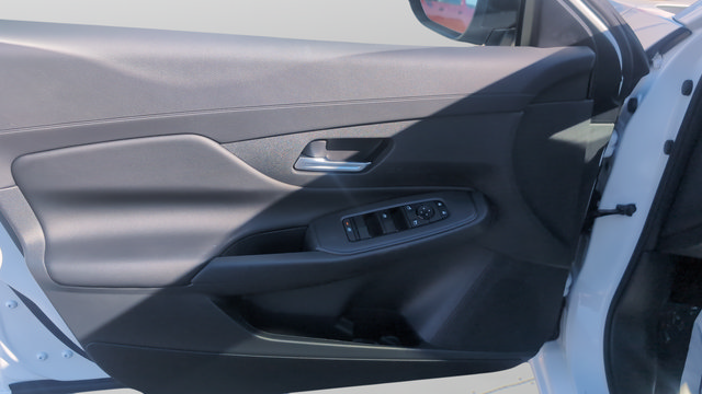 Used 2026 Nissan Sentra SV w/ SV Convenience Package FWD image 9