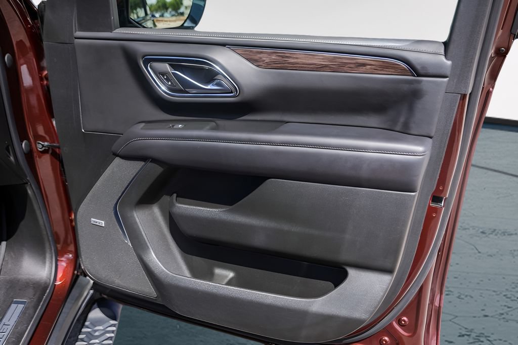 Used 2022 Chevrolet Tahoe Z71 w/ Luxury Package AWD/4WD image 31