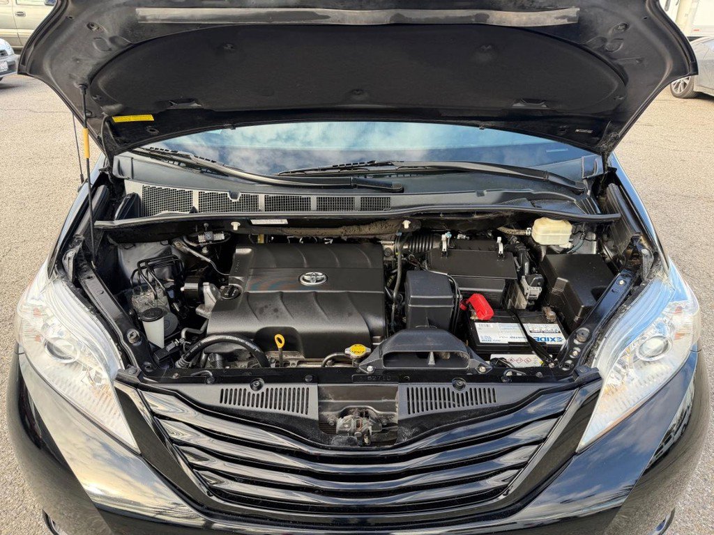 Used 2014 Toyota Sienna L image 43