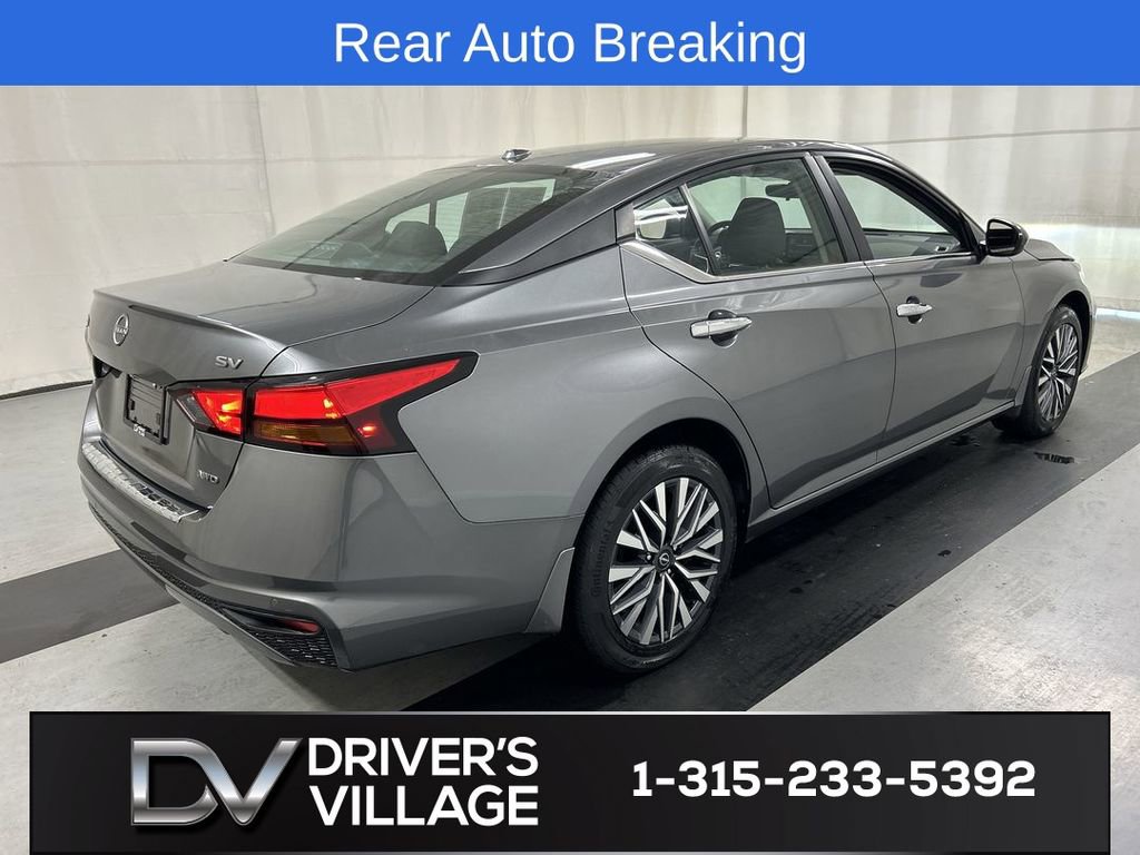 Used 2023 Nissan Altima 2.5 SV image 2