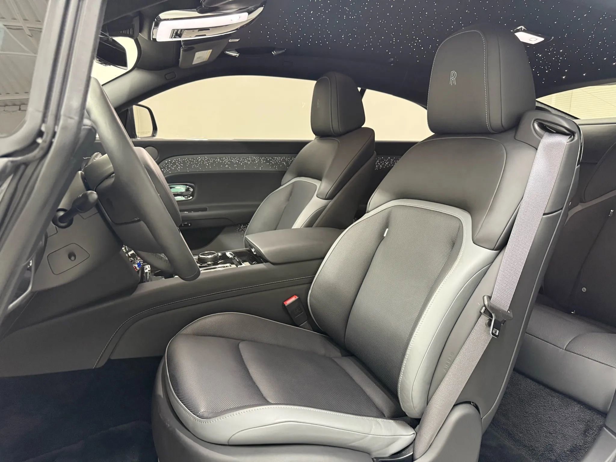 Used 2025 Rolls-Royce Spectre image 11
