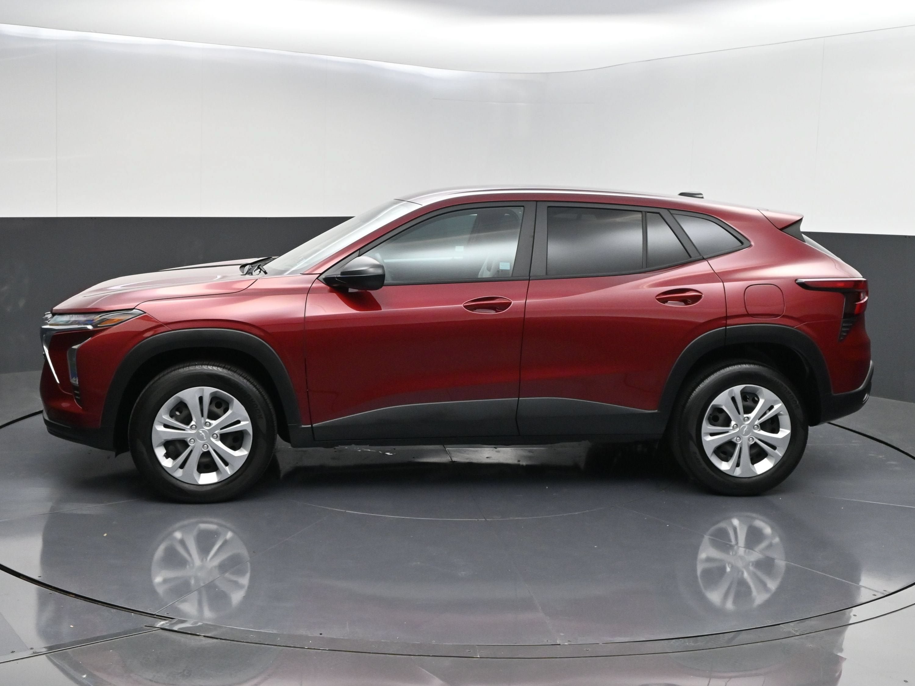 Used 2024 Chevrolet Trax LS FWD image 4