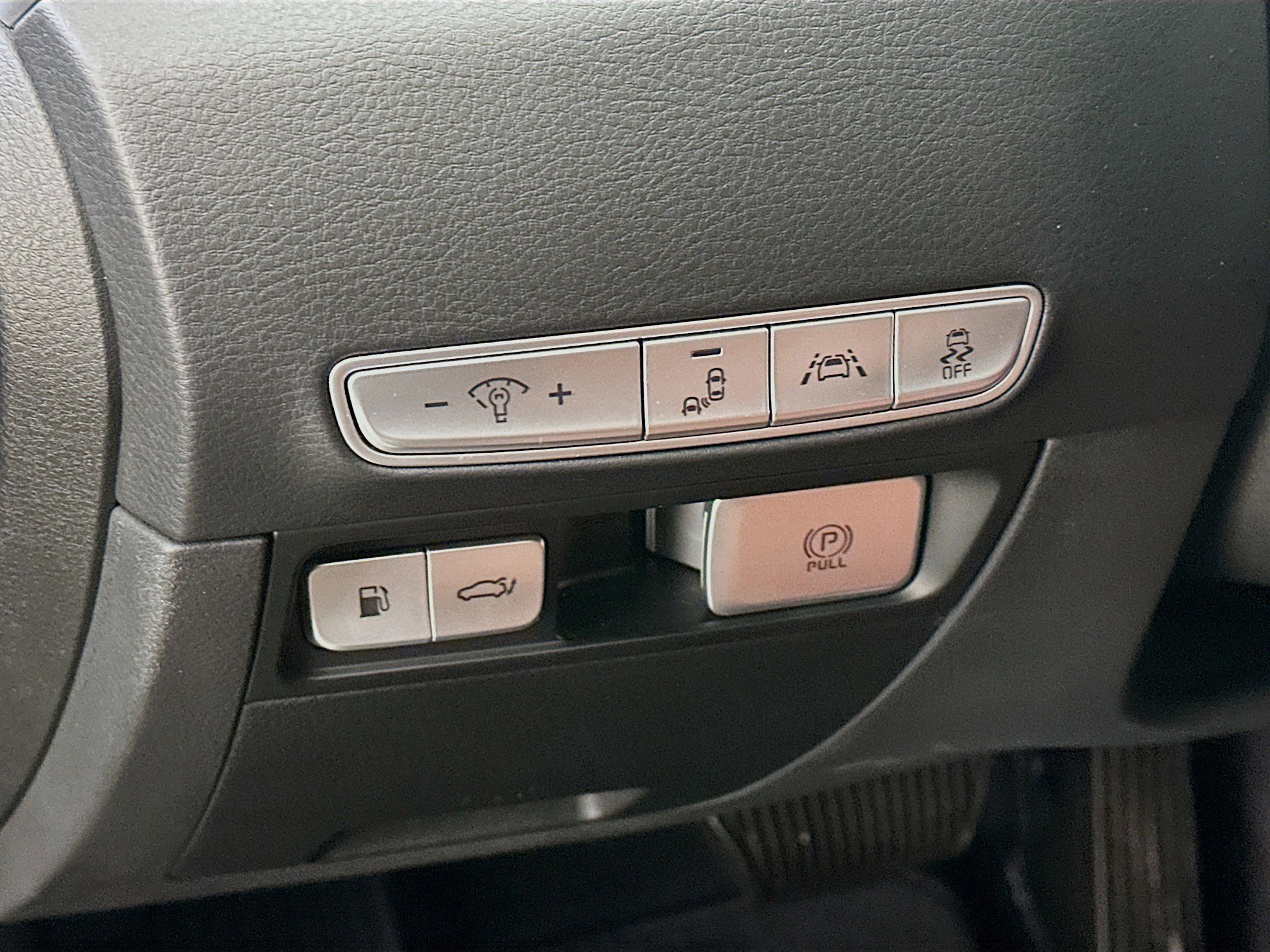 Used 2020 Kia K900 Luxury image 17