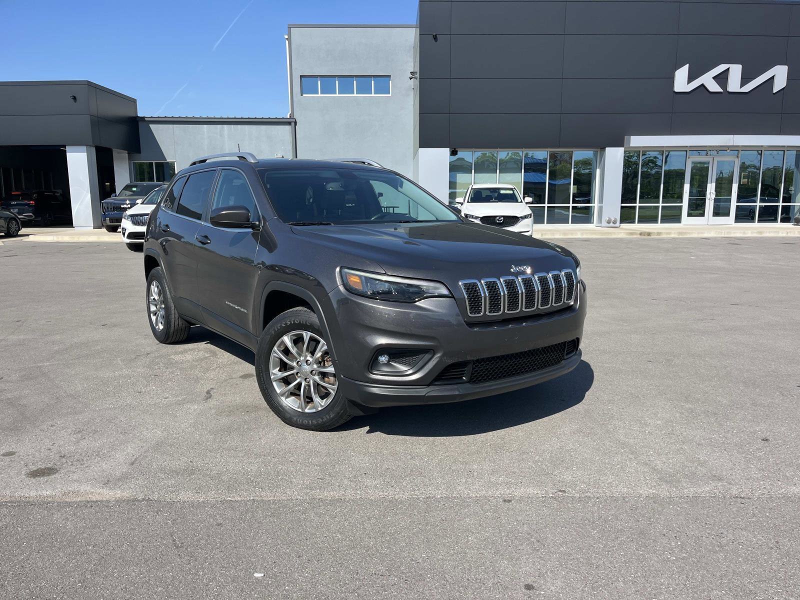 Used 2019 Jeep Cherokee Latitude Plus w/ Comfort/Convenience Group image 1