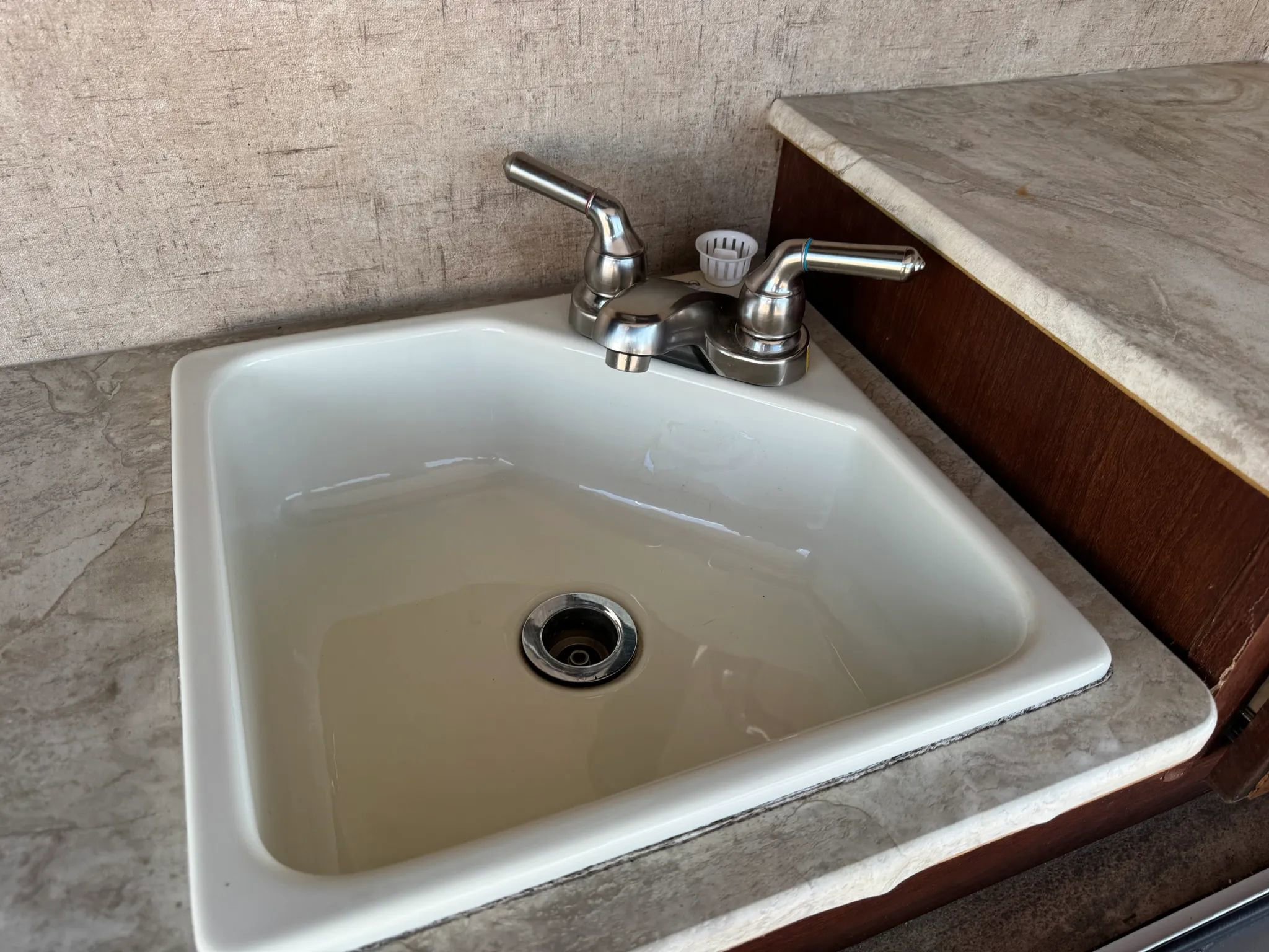 Used 2015 Ford E-450 and Econoline 450 Super Duty w/ Motorhome Prep Package image 20