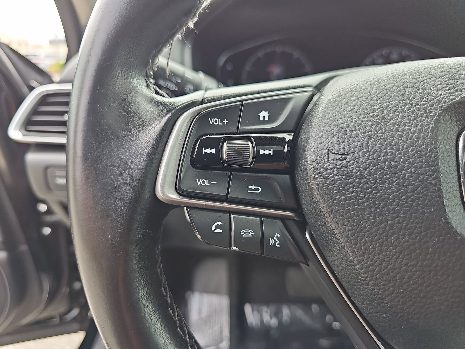 Used 2019 Honda Accord Touring image 16