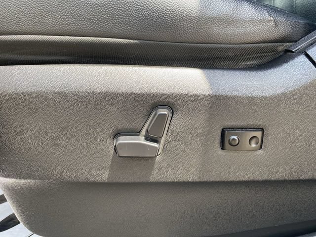 Used 2014 Chrysler Town & Country Touring-L w/ Driver Convenience Group FWD image 13