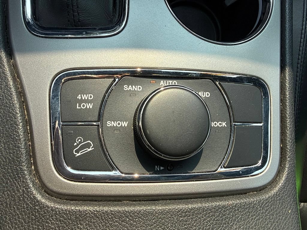 Used 2020 Jeep Grand Cherokee Limited AWD/4WD image 32