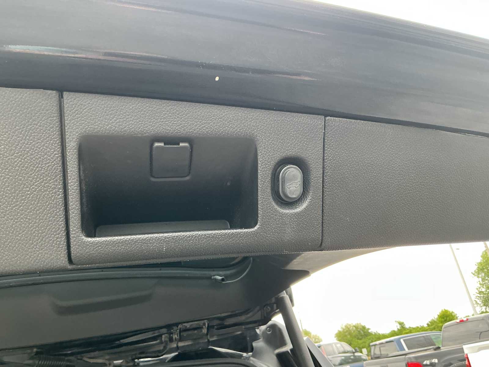 Used 2019 Chevrolet Suburban LT AWD/4WD image 33