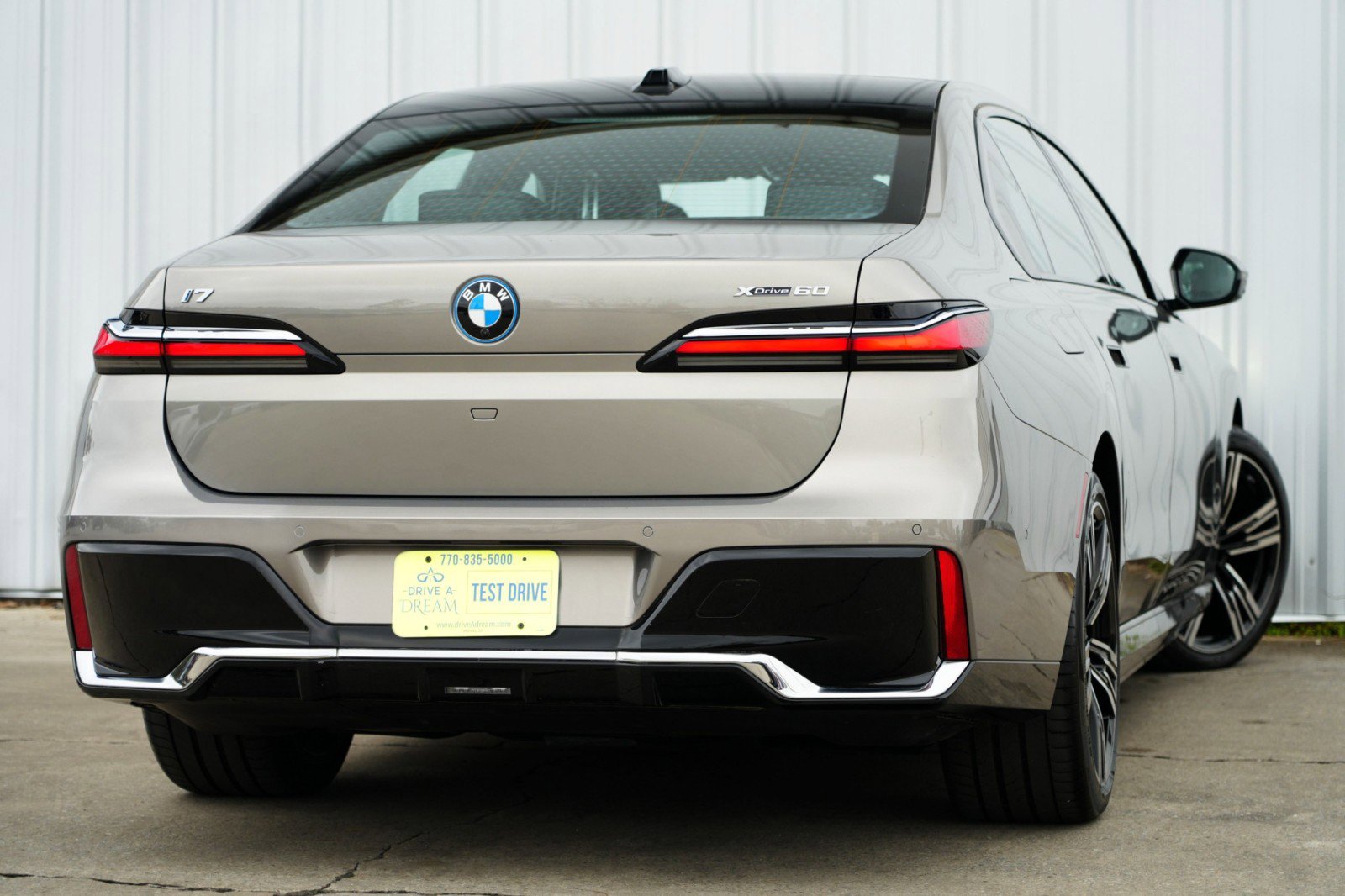 Used 2023 BMW i7 xDrive60 image 5